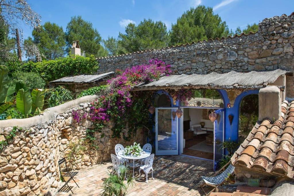 Sitges Hill Retreats-Masia Nur 22 Bedrooms Divided Over 9 Houses For Max 44 Guests Canyelles  Exterior photo