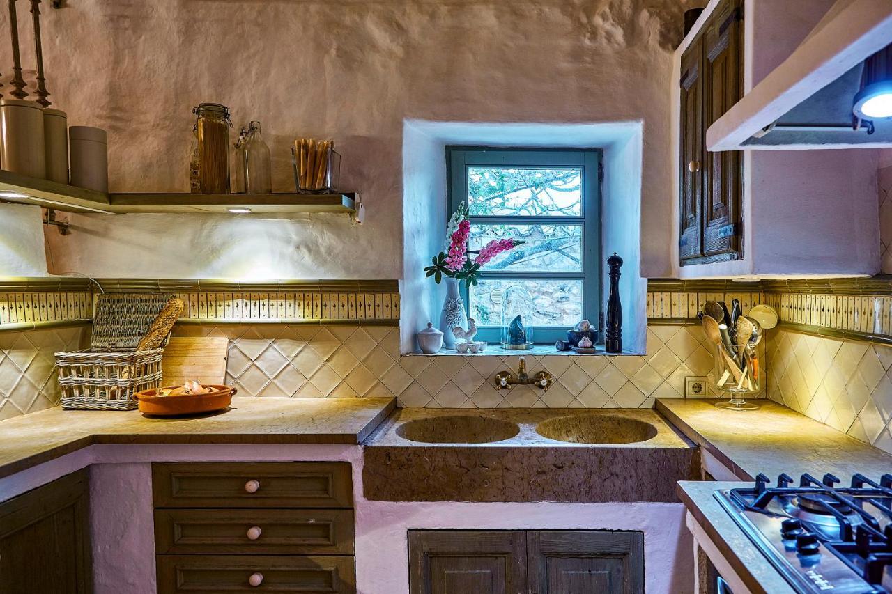 Sitges Hill Retreats-Masia Nur 22 Bedrooms Divided Over 9 Houses For Max 44 Guests Canyelles  Exterior photo